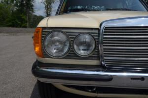 Mercedes-Benz 240 D 1983 года  (EU)